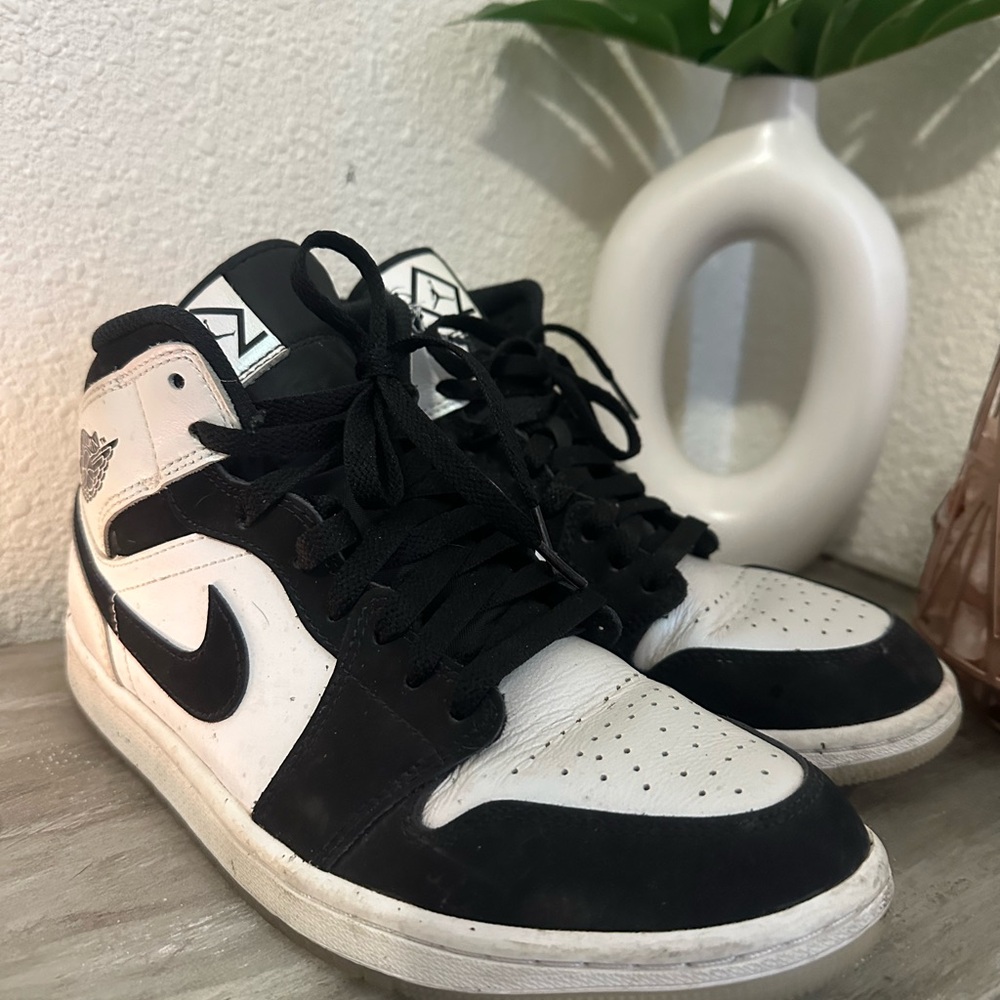 Jordan mids opal